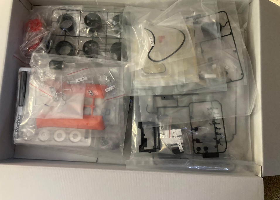 Pocher 1/8 Gulf Porsche 917 K unboxing photo Pocher 1/8 Gulf Porsche 917 K unboxing photo