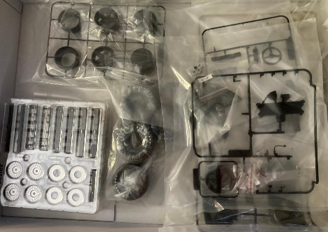 Pocher 1/8 Gulf Porsche 917 K unboxing photo Pocher 1/8 Gulf Porsche 917 K unboxing photo